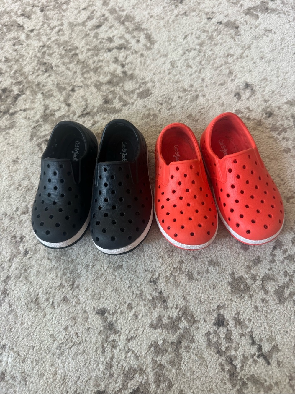 Cat & Jack - Size 6 | Kids Slip-On Water Resistant Clog - Black & Red